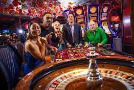 Gulungan Mega Moolah: simbol pembayaran, liar, dan tampilan jackpot real-time Tampilan gulungan Mega Moolah dengan simbol liar dan penunjuk jackpot progresif